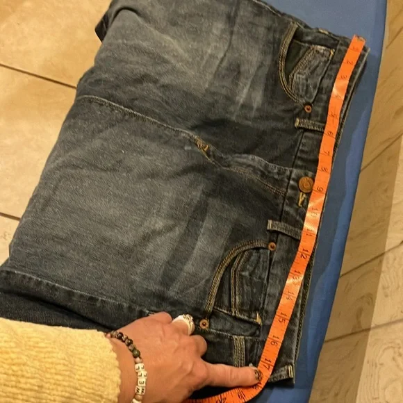 Gap denim skirt with 2 front & 2 back pockets. - Picture 4 of 9